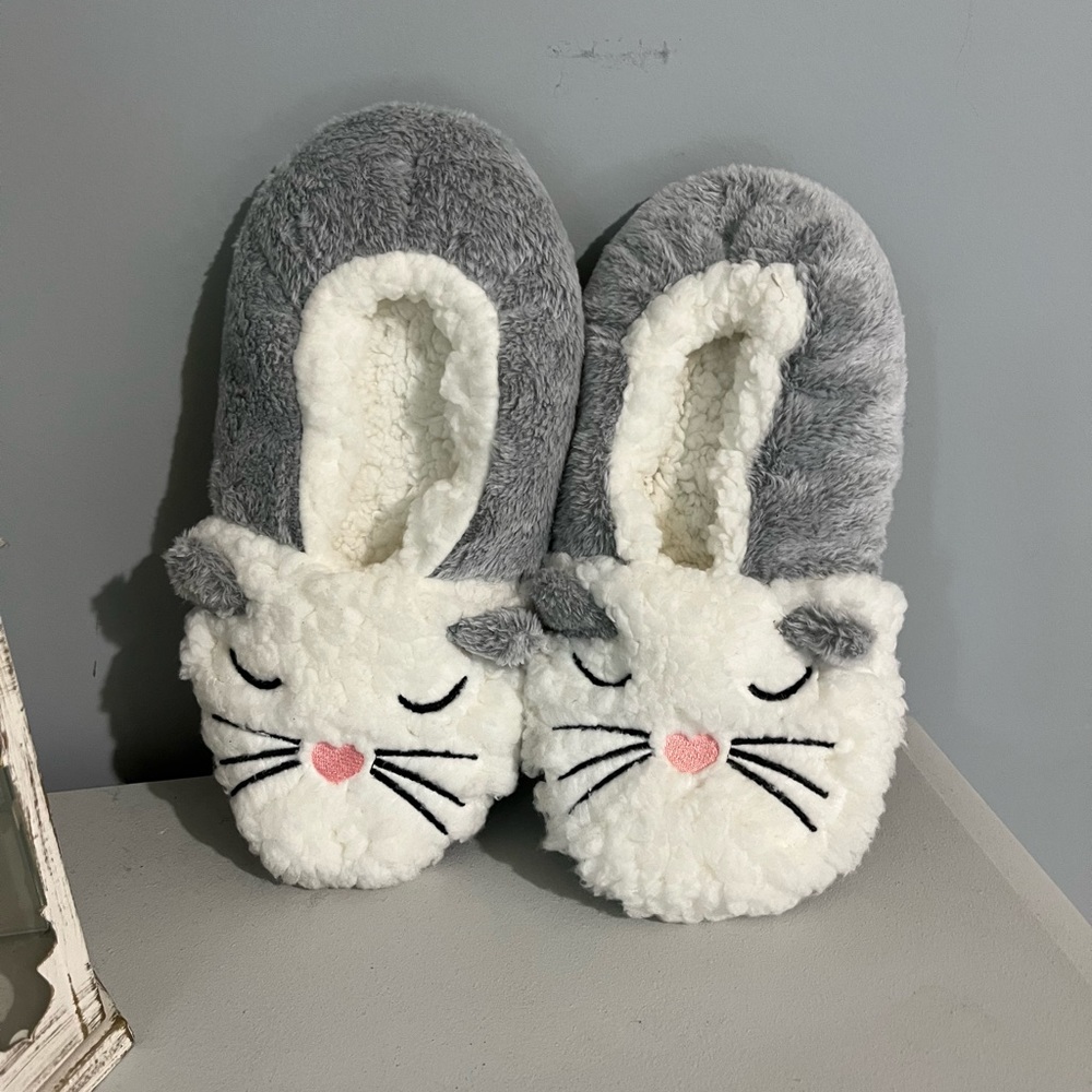 Fuzzy Babba Slippers Gray Kitty Cat House Shoes One Size New - Picture 7 of 8